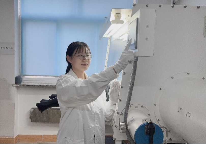 科研一线丨石爽爽：晶体成长虽慢，但每一步都通向光的将来